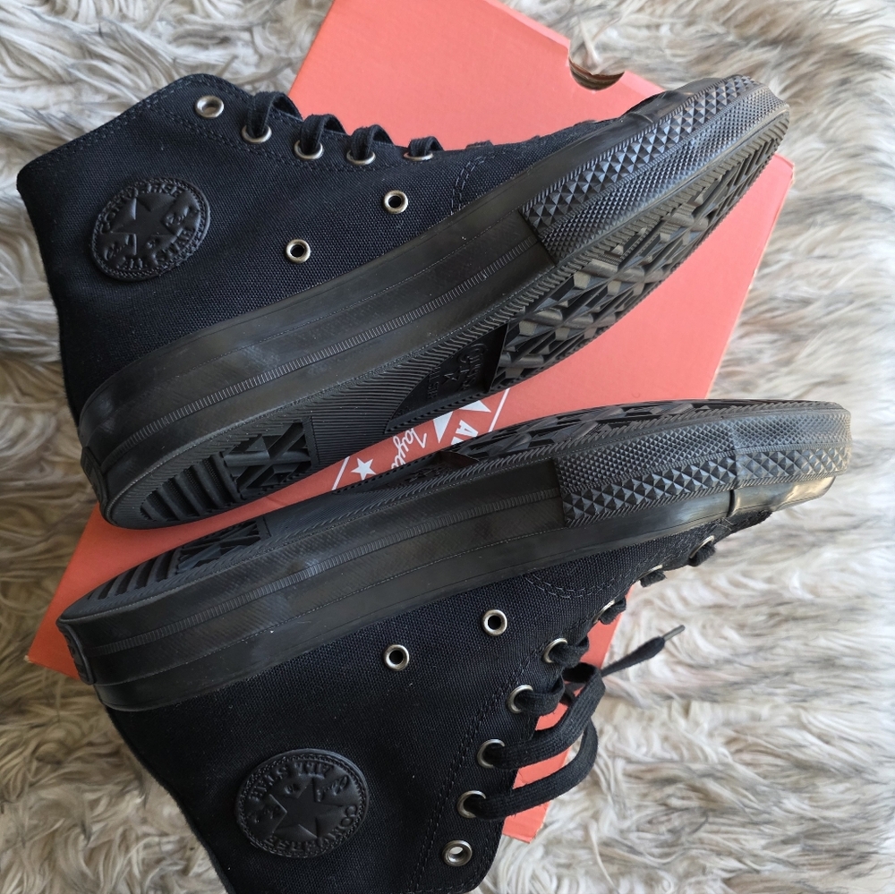 Converse Chuck Taylor All Star 70 Black High-Top Sneakers, Unisex Sizing - Picture 3 of 11